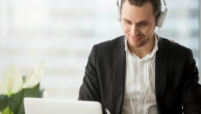 Imagem de capa do post Como fazer uma entrevista por vídeo perfeita?