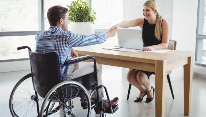 Imagem de capa do post Processo seletivo para PCD: como o profissional de RH deve proceder?